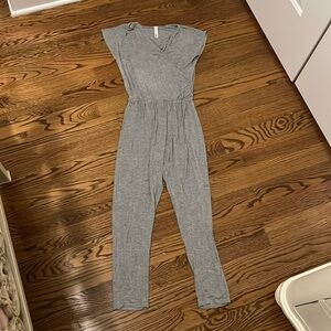 Jolie ModCloth Gray Jersey Cap Sleeve Jumpsuit Size XS/S